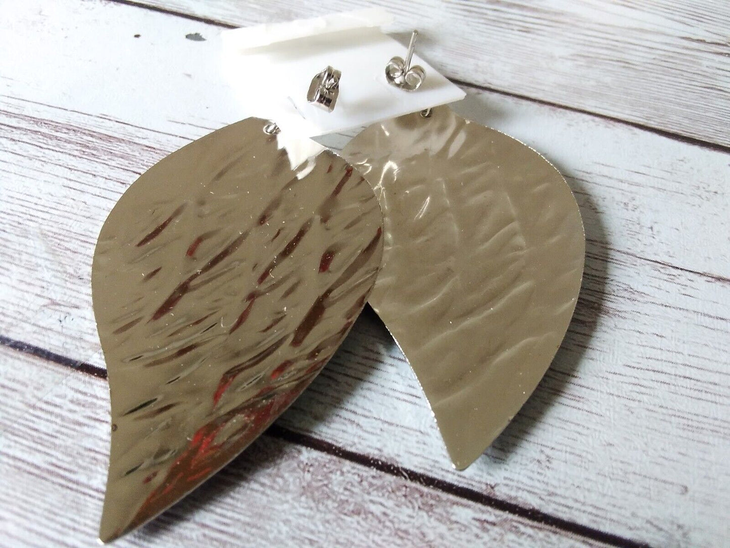 Chic and elegant nature-inspired leaf earrings