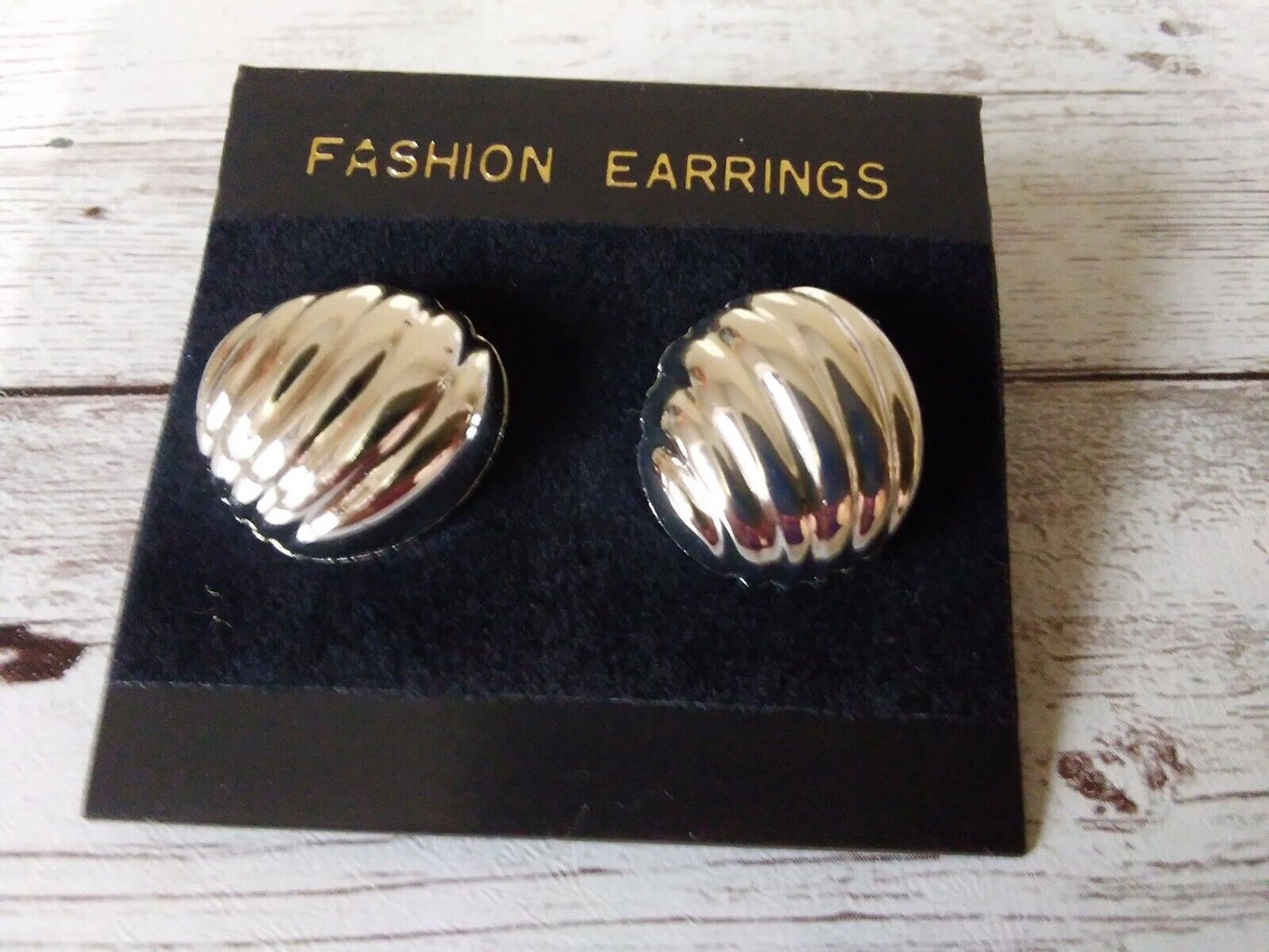 Trendy Retro Silver Tone Large Stud Earrings - Vintage 1980s