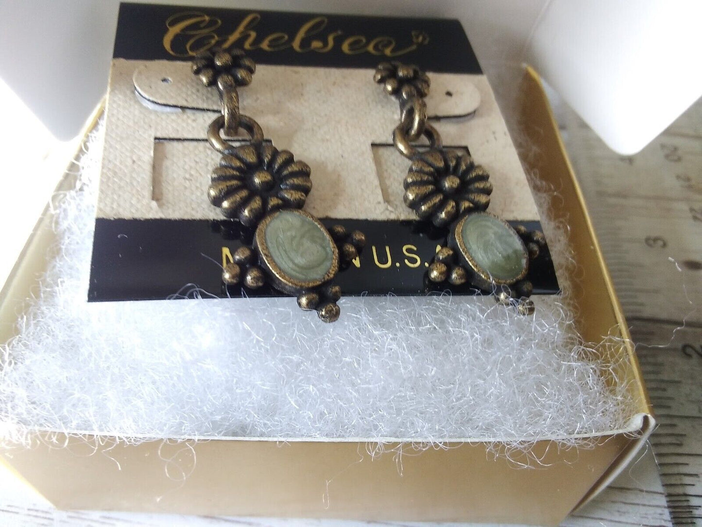 Vintage Botanical Beauty: Authentic 1980s Gold Tone Flower Earrings