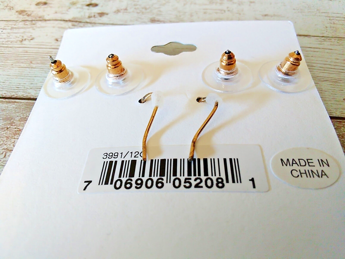 Back of earring card "Made in China"