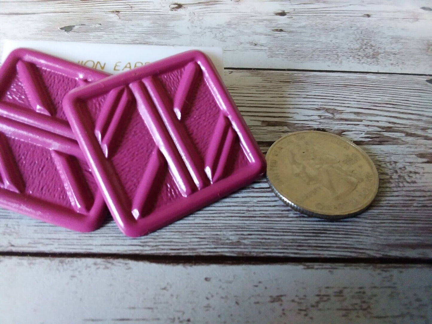 Flashy square earrings from the 1980s in pink
