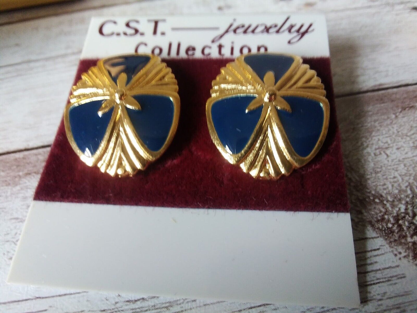 Jetset Elegance: Vintage Sleek Navy Blue and Gold Oval Earrings