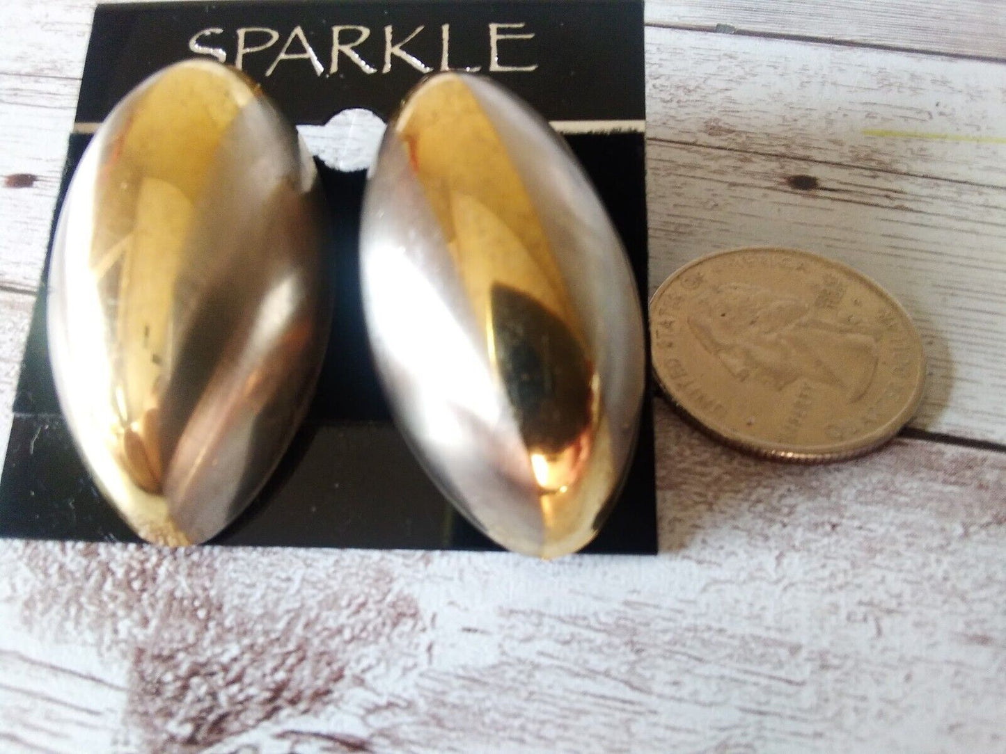 Reflective gold hoop earrings with vintage design