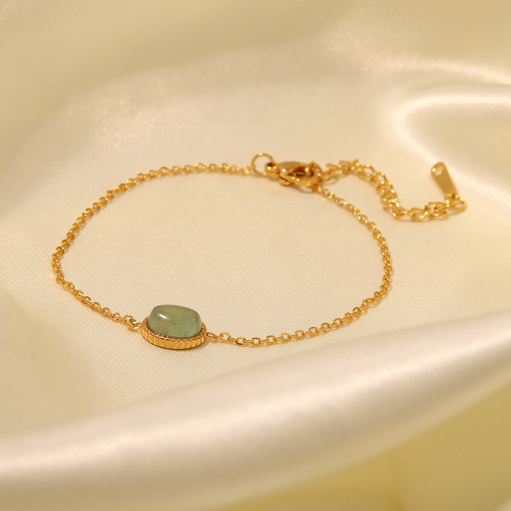 Timeless green aventurine and 18K gold bracelet design