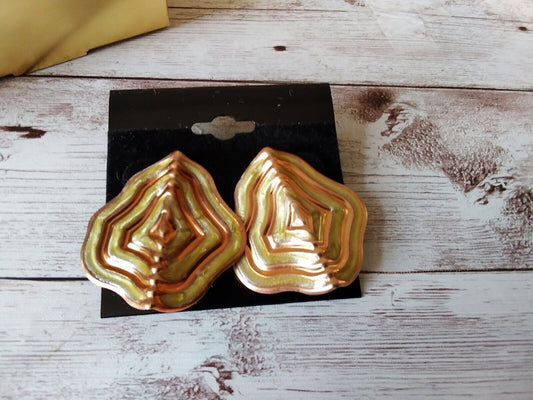 Earthy Enchantment: Authentic Vintage 1980s Conch Pattern Earrings