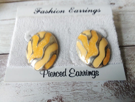 Peachy Paradise: Vintage 80s Gold Plated Pierced Oval Earrings