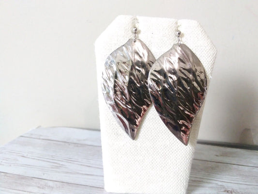 1980s Silver LeaElegant dangle earrings featuring a silver-tone leaf design with vintage 1980s charm.