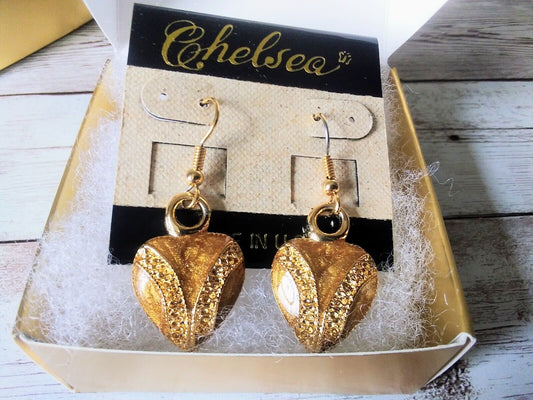 Vintage gold heart dangle earrings by Chelsea