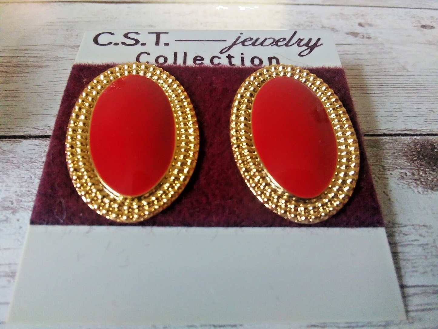 Vintage red and gold oval earrings from the 1980s