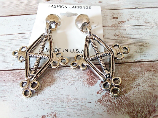 Gothic-inspired dangle earrings with diamond-shaped design