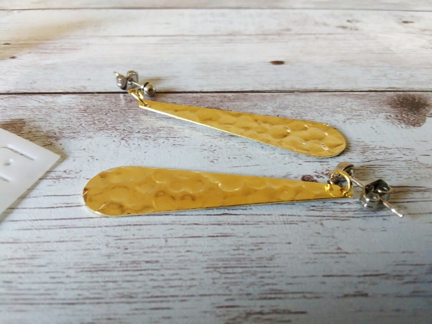 Elegant Gold 1980s Vintage Teardrop Earrings