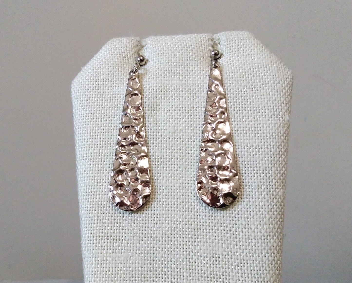 Silver 1980s Teardrop Earrings with Retro Charm