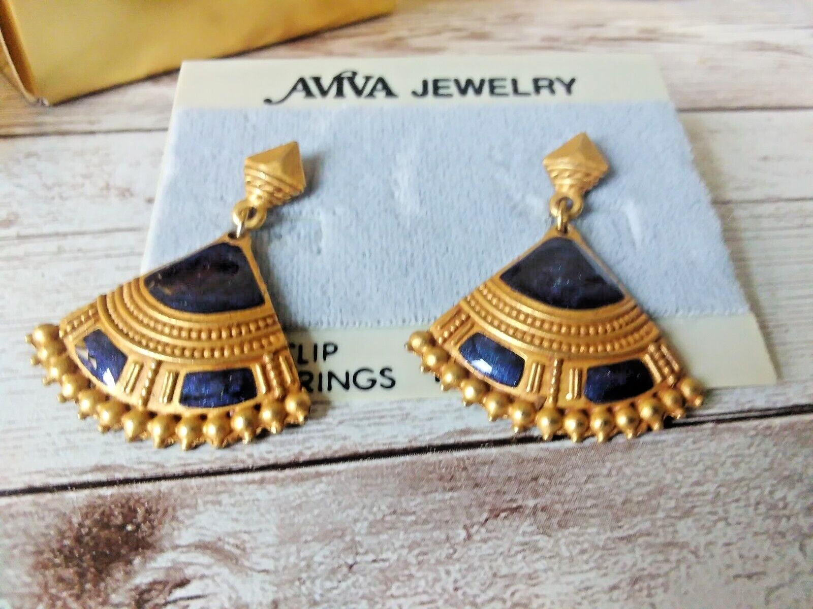 Elegant blue fan-shaped dangle earrings with intricate design