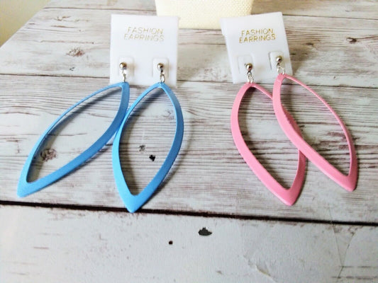 Pretty 1980s Pastel Leaf Cutout Earrings - - Pink or Blue Delight