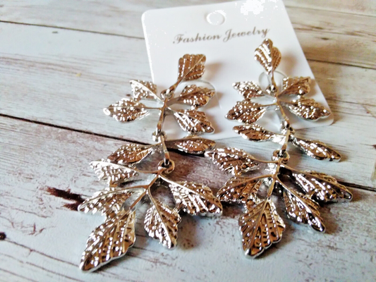 Vintage-Inspired Silver Leaf Dangle Earrings